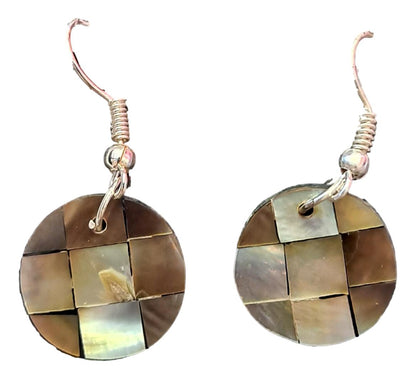 Shell Earrings – JE-NORA- Natural Dark Mother of Pearl Round