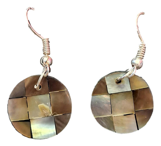 Shell Earrings – JE-NORA- Natural Dark Mother of Pearl Round